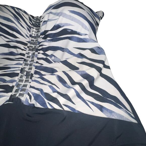 Swimsuits for All 1-Piece Bandeau Swimsuit
Black & Gray Animal Print Jeweled 16 - Picture 6 of 11